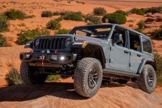 2025 Jeep Wrangler V-6 Switches to Manual-Only