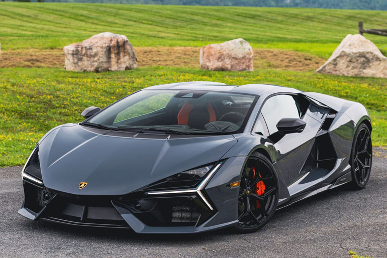 Lamborghini Revuelto